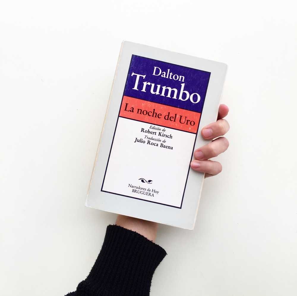 Cubierta del libro La noche del Uro escrito por Dalton Trumbo